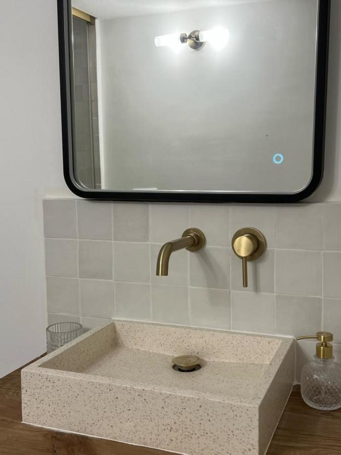 Apartment With Mediterranean Charm In The Heart Of The Provencal Market Antibes Esterno foto