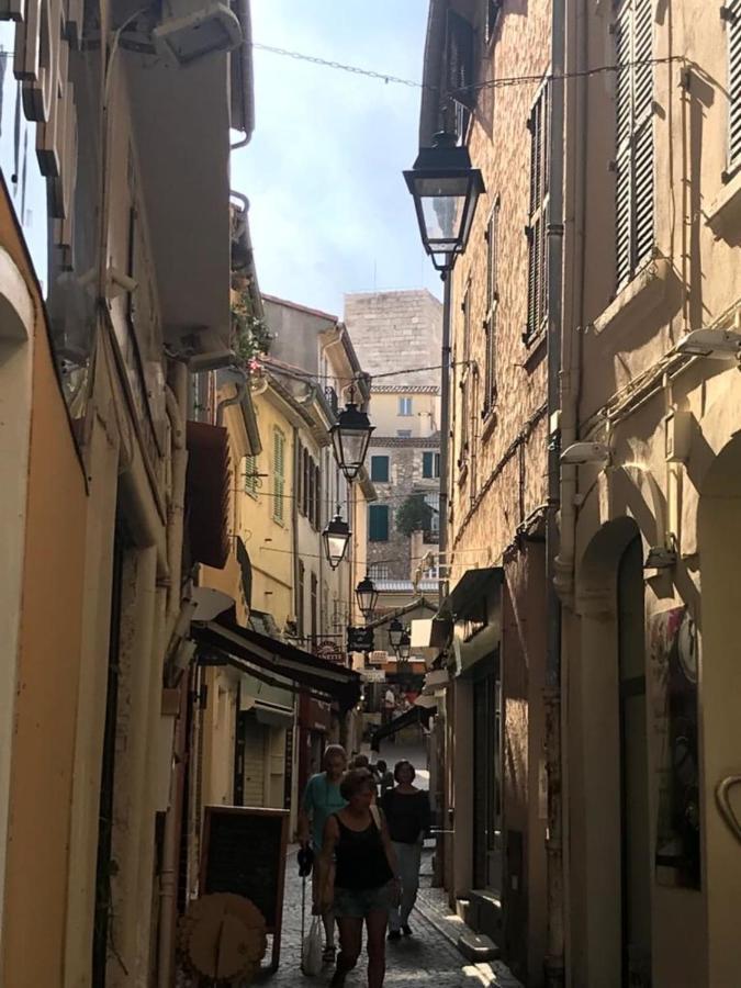 Apartment With Mediterranean Charm In The Heart Of The Provencal Market Antibes Esterno foto